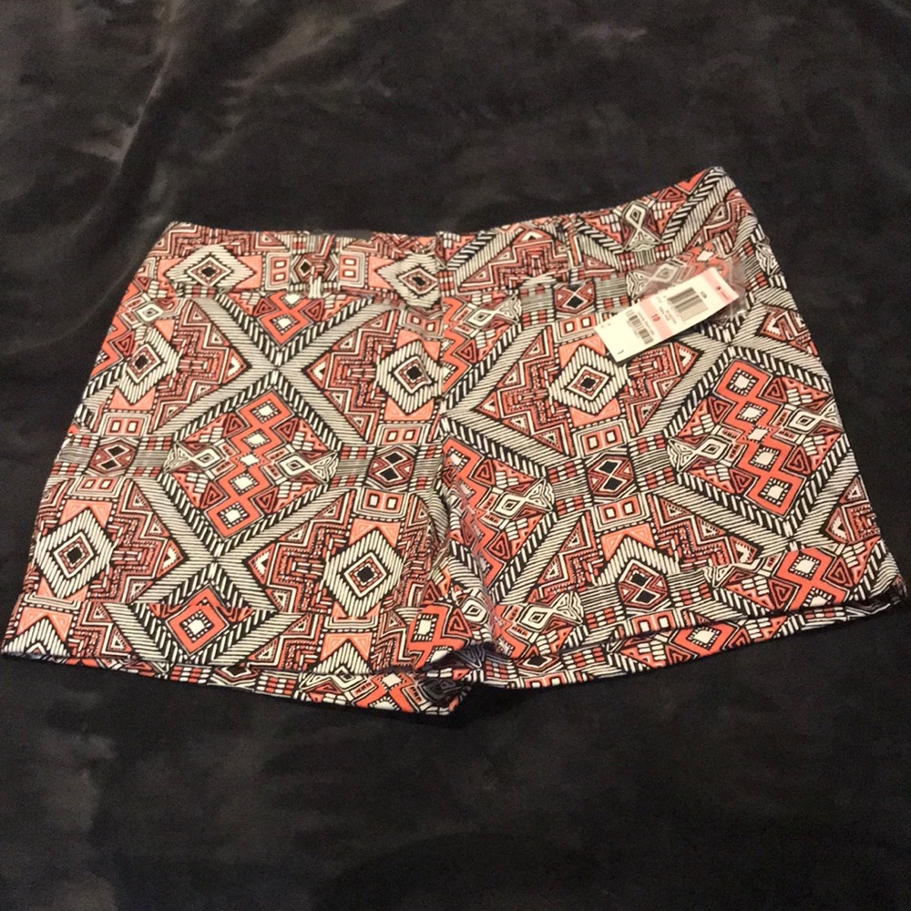 Tribal Maze Size 10 Shorts Regular Fit